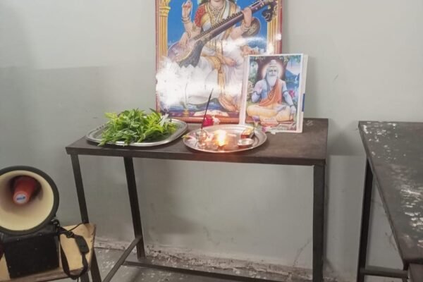 गुरु पूर्णिमा के पावन अवसर पर छात्राओं द्वारा भावपूर्ण आत्मीय आयोजन